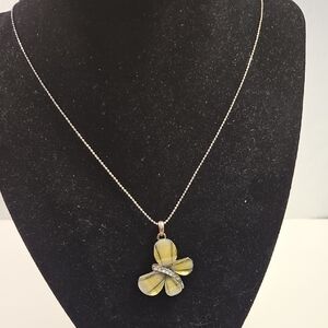 COOL JEWELS.Elegant Rhinestone & Silver Flower or Butterfly Pendant 18" Necklace